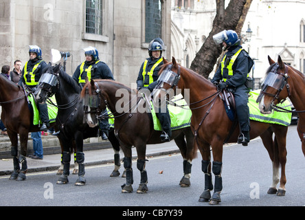 Forze di polizia metropolitane in via durante gli scioperi del settore pubblico (i sindacati), Londra, 2011, Inghilterra, Regno Unito, GB. Foto Stock