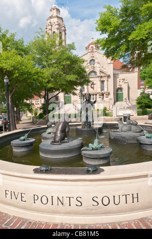 In Alabama, Birmingham, cinque punti sud, quartiere storico, all'incrocio di cinque strade, scultura "Cantastorie" Foto Stock