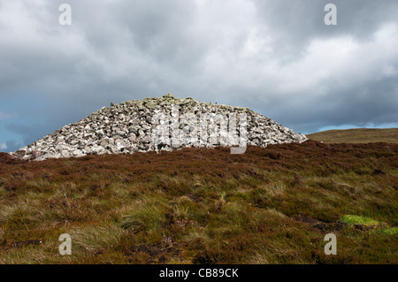 Barpa Langass chambered cairn sull isola di North Uist nelle Ebridi Esterne, Scozia Foto Stock