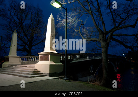 Vuoto Giovanni settimane ponte sul fiume Charles a Boston e Cambridge, MA Foto Stock