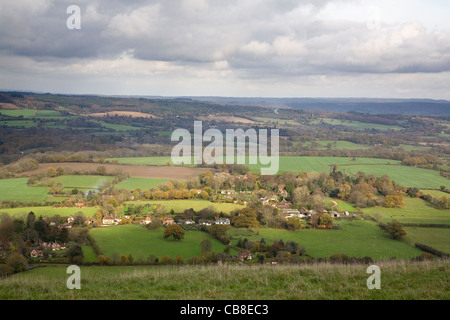 Viste dal basso harting sulla South Downs verso oriente villaggio harting in west sussex Foto Stock