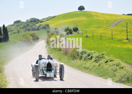 Un 1926 blu tipo Bugatti 35A a 1000 Miglia vintage car race Foto Stock