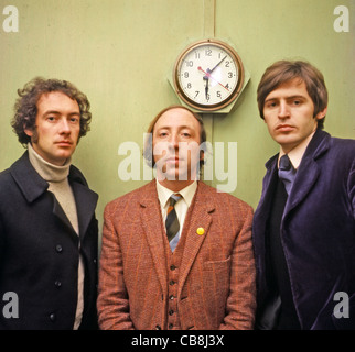 Impalcatura UK pop trio nel Dicembre 1967 da sinistra: John Gorman, Roger McGough, Mike McGear. Foto Tony Gale Foto Stock