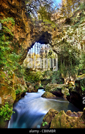 Theogefyro (che significa " Dio ponte dell' o 'Ponte Santa'), una vera meraviglia naturale, vicino al villaggio di Lithino, Ioannina, Epiro, Grecia Foto Stock