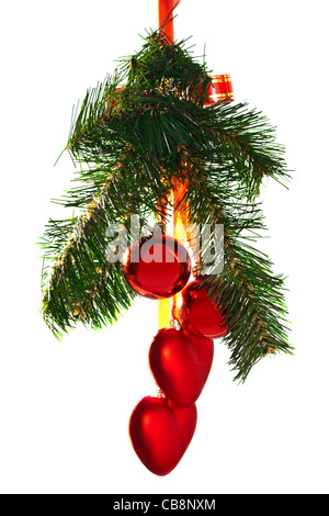 Foto del albero di Natale ramo con toy isolato su bianco Foto Stock