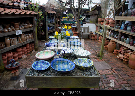 La ceramica sul display a Crail ceramiche, Crail, East Neuk di Fife, Scozia Foto Stock