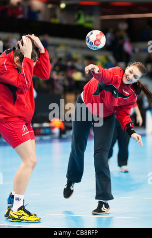 Angola v Austria presso la donna Londra Handball Cup. Tenuto presso la pallamano Arena, UK. Foto Stock