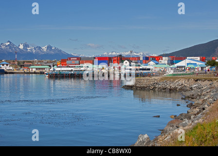 Le navi nel porto commerciale di Ushuaia, Tierra del Fuego, Argentina Foto Stock