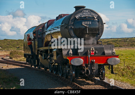 La Principessa Elisabetta 6201 LMS motore a vapore sul triangolo a valle Anglesey North Wales UK Foto Stock