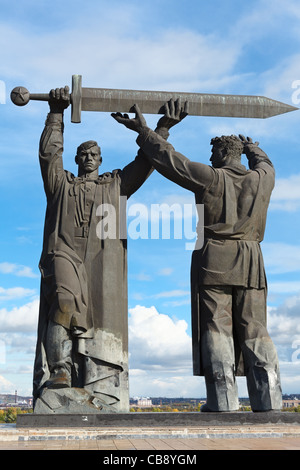 Monumento 'posteriore-anteriore' nella città di Magnitogorsk, Russia Foto Stock