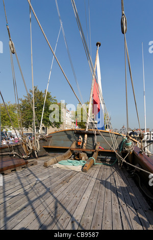 Ponte della sailship Shtandart in Maassluis durante il Furieade nel 2011 Foto Stock