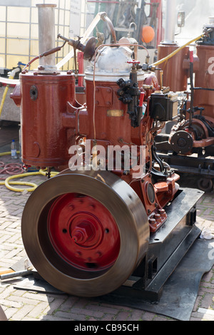 Dimostrazione di vecchi motori diesel durante il Furieade in Maassluis. Foto Stock