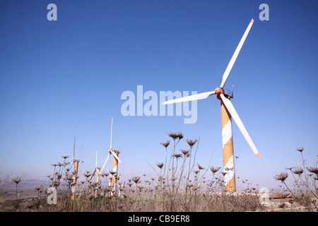 Israele, Golan, vista di turbine eoliche vicino Kibbutz Ein Zivan, Foto Stock