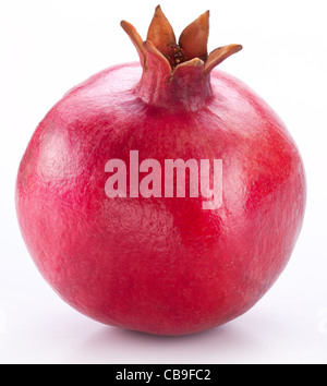 Melograno isolato su uno sfondo bianco. Foto Stock