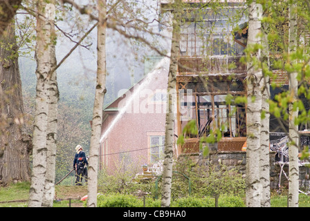 Vigili del fuoco al lavoro Foto Stock