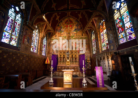 Altare Maggiore della Basilica del Sangue Sacro a Bruges, Belgio Foto Stock