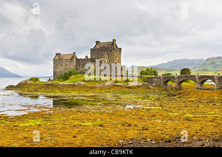 Vista del Castello Eilean Donan sul Loch Duich in Wester Ross,Scozia Scotland Foto Stock