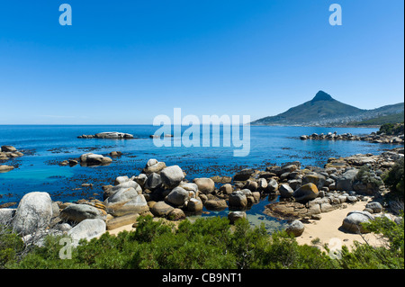 Costa a Sud di Camps Bay - Lions Head in background- Città del Capo Sud Africa Foto Stock
