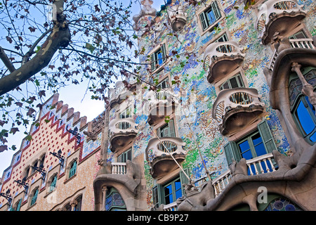 Casa Milà / La Pedrera, edificio progettato dall'architetto catalano Antoni Gaudí, Barcellona, Spagna Foto Stock