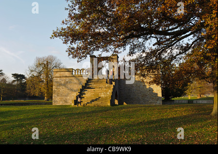 Queen Mary's Bower,Chatsworth Station Wagon Foto Stock