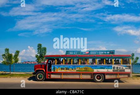 Colorato bus locale a Cartagena de Indias , Colombia Foto Stock