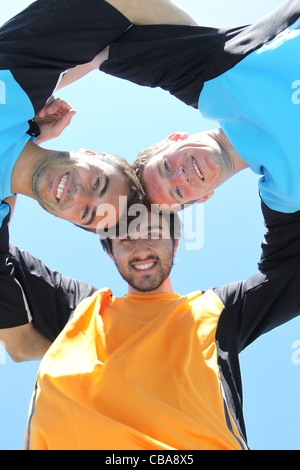 I giocatori di calcio con teste insieme Foto Stock