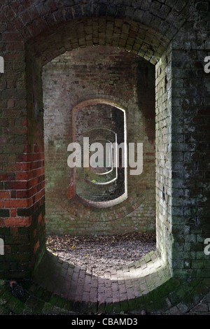 Il vecchio ponte della ferrovia a sud Cerney - ora fa parte di una riserva naturale Foto Stock