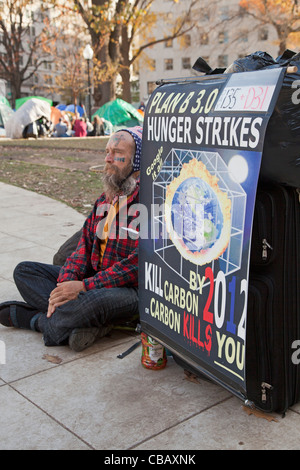 Washington, DC - Sciopero della fame a 'kill' di carbonio a occupare DC camp di McPherson Square. Foto Stock