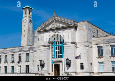 La Torre dell Orologio e l'entrata nell'ala sud del Centro Civico, Southampton, Hampshire, Inghilterra, Regno Unito Foto Stock