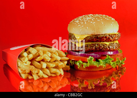 Hamburger e patatine fritte Foto Stock