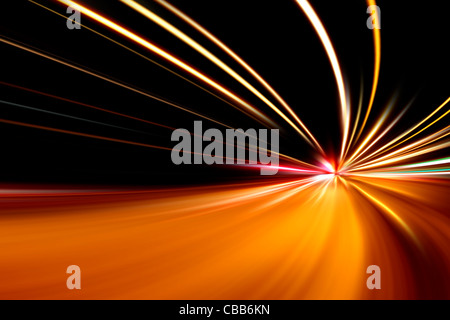 Una rapida corsa di strada notte Foto Stock