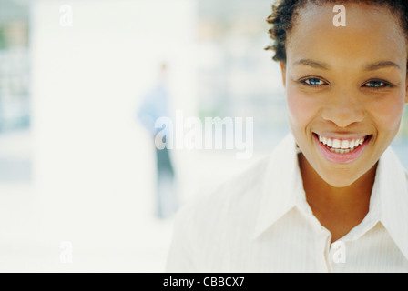 Close up imprenditrice il volto sorridente Foto Stock