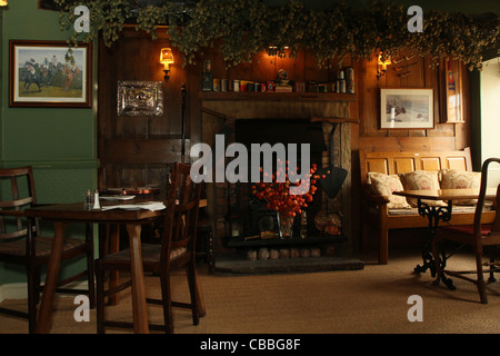 Bar accogliente area di un tradizionale Yorkshire Dales country pub. Foto Stock