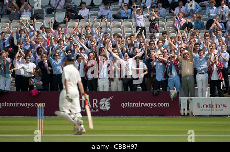 Eton versetti Harrow partita di cricket al Lords a Londra. Foto di James Boardman. Foto Stock