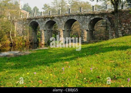 Il ponte sul fiume Verdugo. Una lama, Pontevedra, Galizia, Spagna Foto Stock