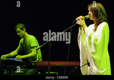 Lou Rhodes e Andy Barlow di agnello eseguire a Roma Foto Stock