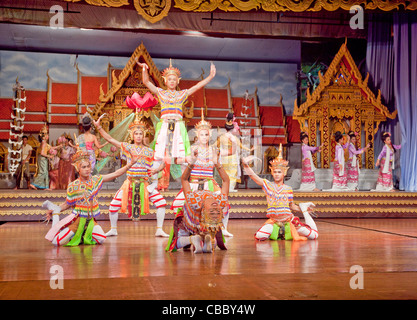 La Tailandia o Thai Ladyboy Transvestite cultura ballerini Foto Stock