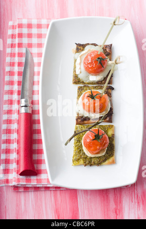 Gli asparagi e formaggio di capra pizzetta Foto Stock