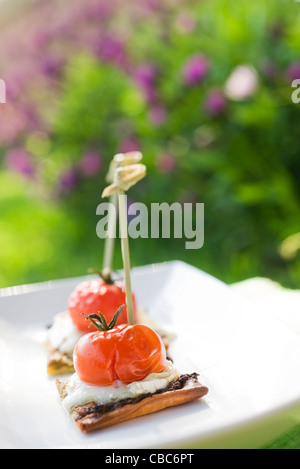 Gli asparagi e formaggio di capra pizzetta Foto Stock