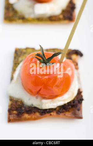 Gli asparagi e formaggio di capra pizzetta Foto Stock