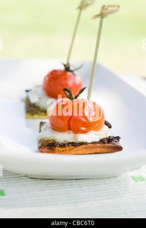 Gli asparagi e formaggio di capra pizzetta Foto Stock