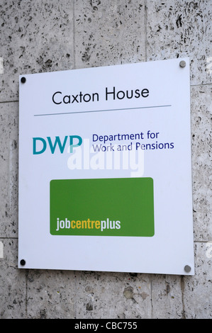 Caxton House, DWP Dipartimento per il lavoro e le pensioni segno, Tothill Street, Westminster, London, England, Regno Unito, GB Foto Stock