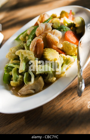 Stir-gamberi fritti e verdure Foto Stock