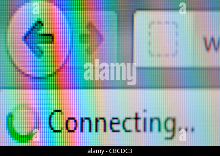 La navigazione con il browser in Internet e in attesa di connessione Foto Stock