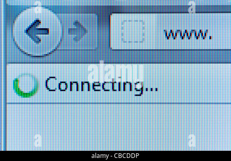 La navigazione con il browser in Internet e in attesa di connessione Foto Stock