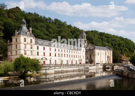 Brantome Abbey sul fiume Dronne, Dordogne, Francia, Europa Foto Stock