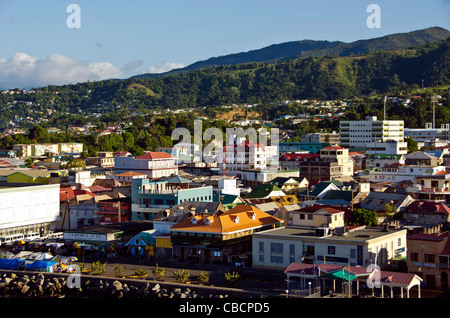 Roseau Dominica panoramica della città al di sopra di questo Eastern Caribbean Cruise Port Foto Stock