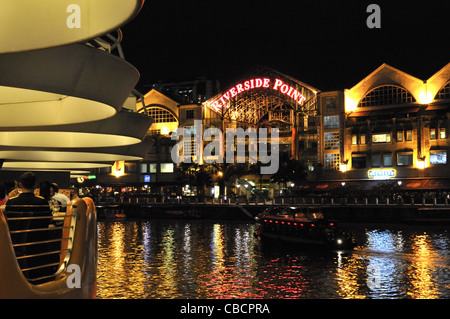 Il Clarke Quay di notte, Singapore. Foto Stock