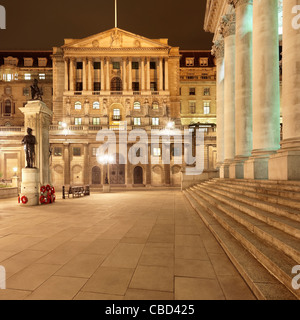 Banca d'Inghilterra illuminata di notte Foto Stock