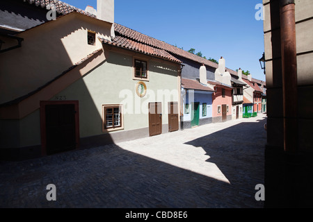 Il Golden Lane, una delle principali attrazioni turistiche presso il Castello di Praga, Repubblica Ceca, Giugno 1, 2011. Il Golden Lane è stata Foto Stock